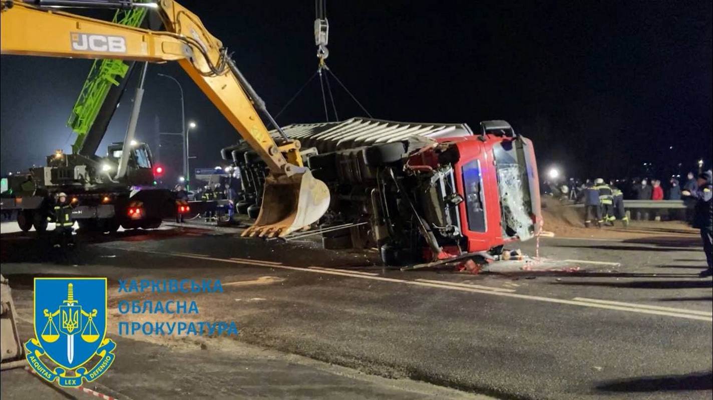 Зображення до:  Справу про ДТП з фурою і таксі на харківській окружній скерували до суду