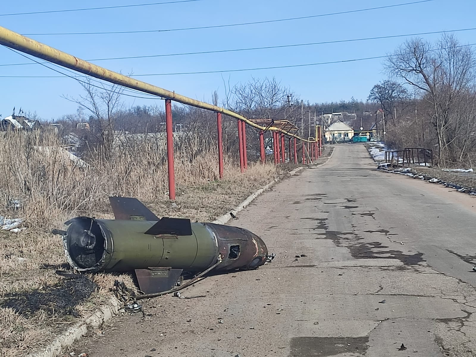 Зображення до:  На Луганщині росіяни обстріляли лікарню, на Донеччині — ліцей