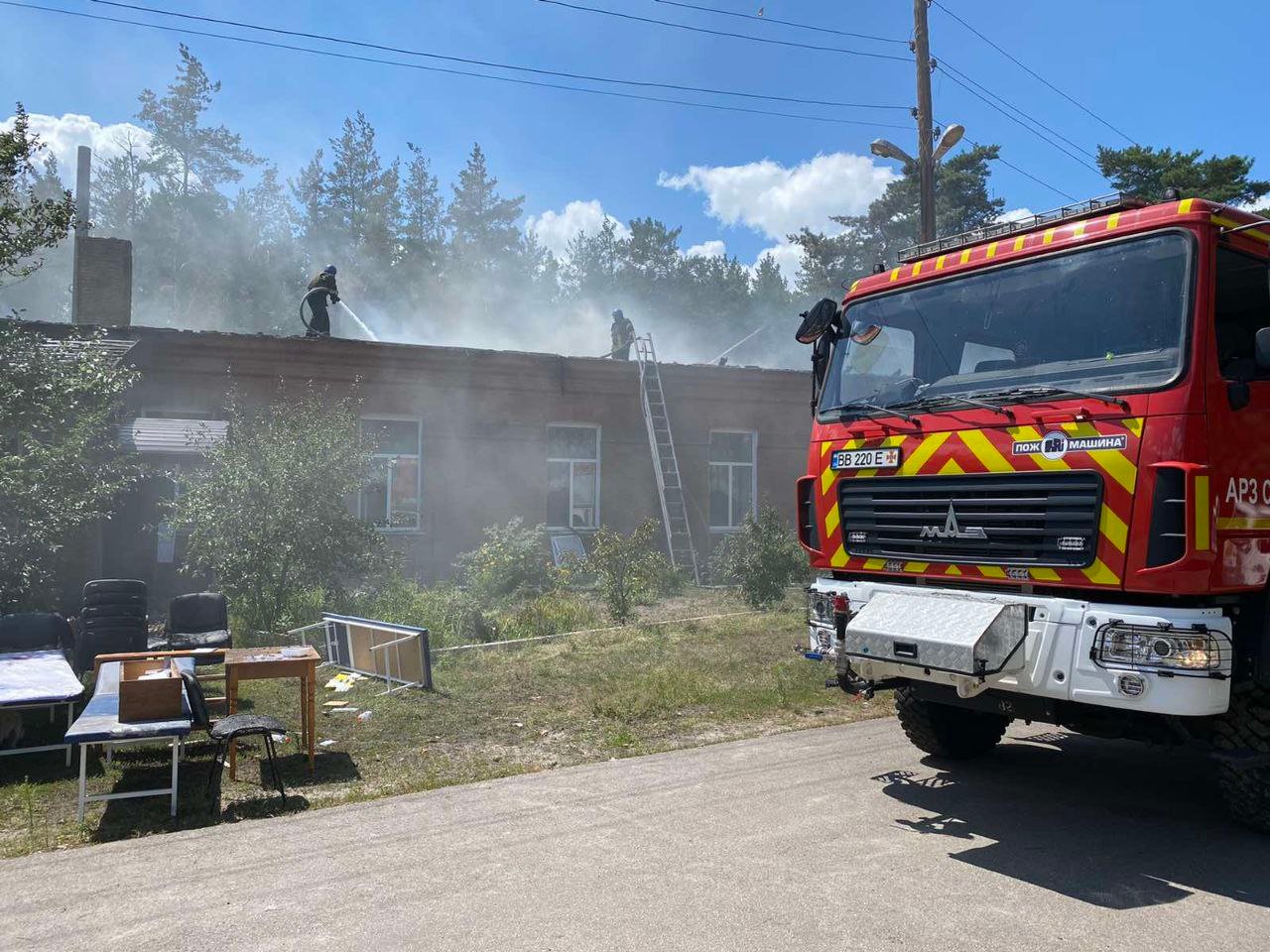 Зображення до:  У Циркунах від обстрілу загорілася амбулаторія