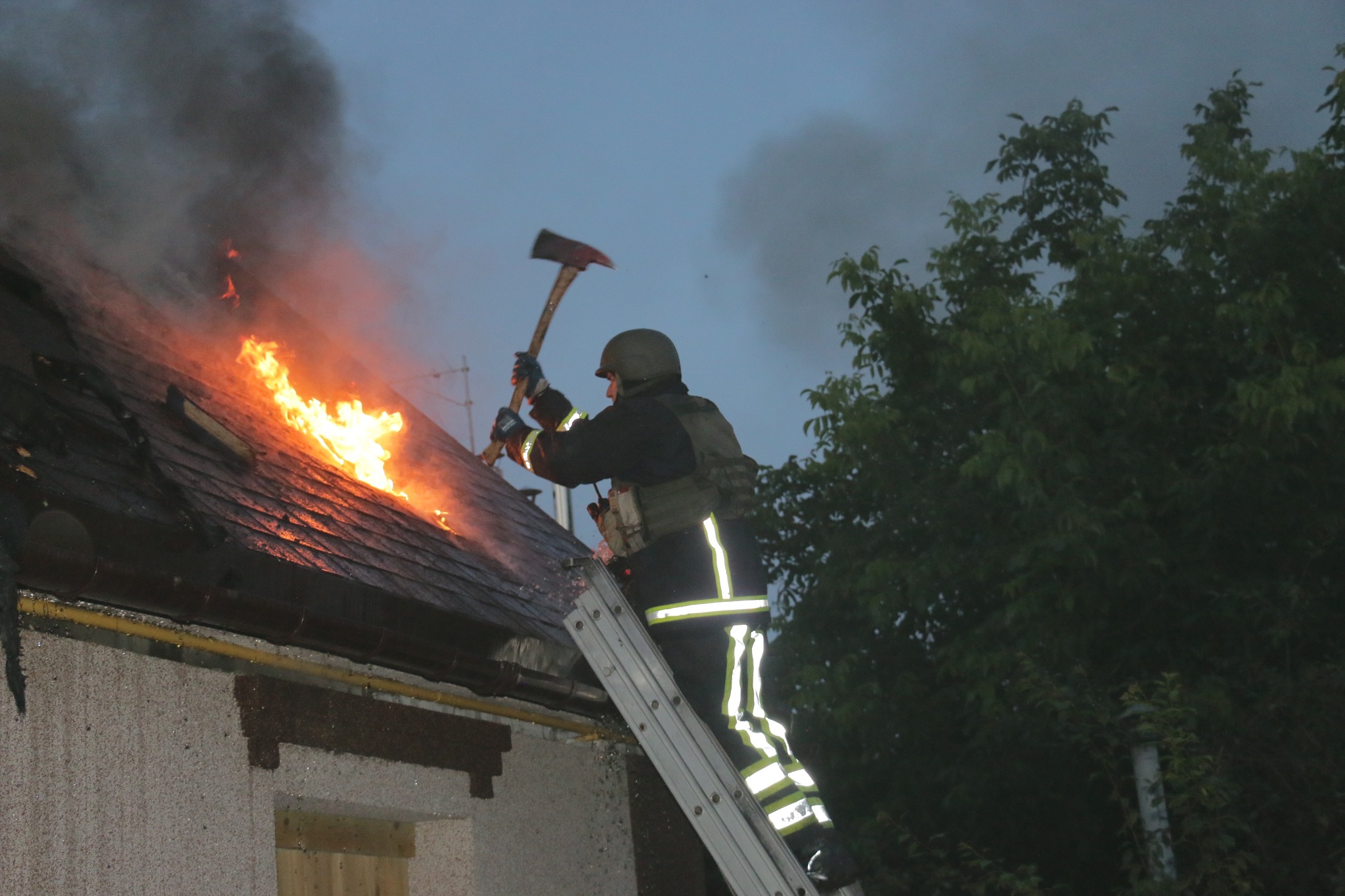 Зображення до:  Від обстрілів у Циркунах спалахнули сім пожеж, у Чугуєві — три