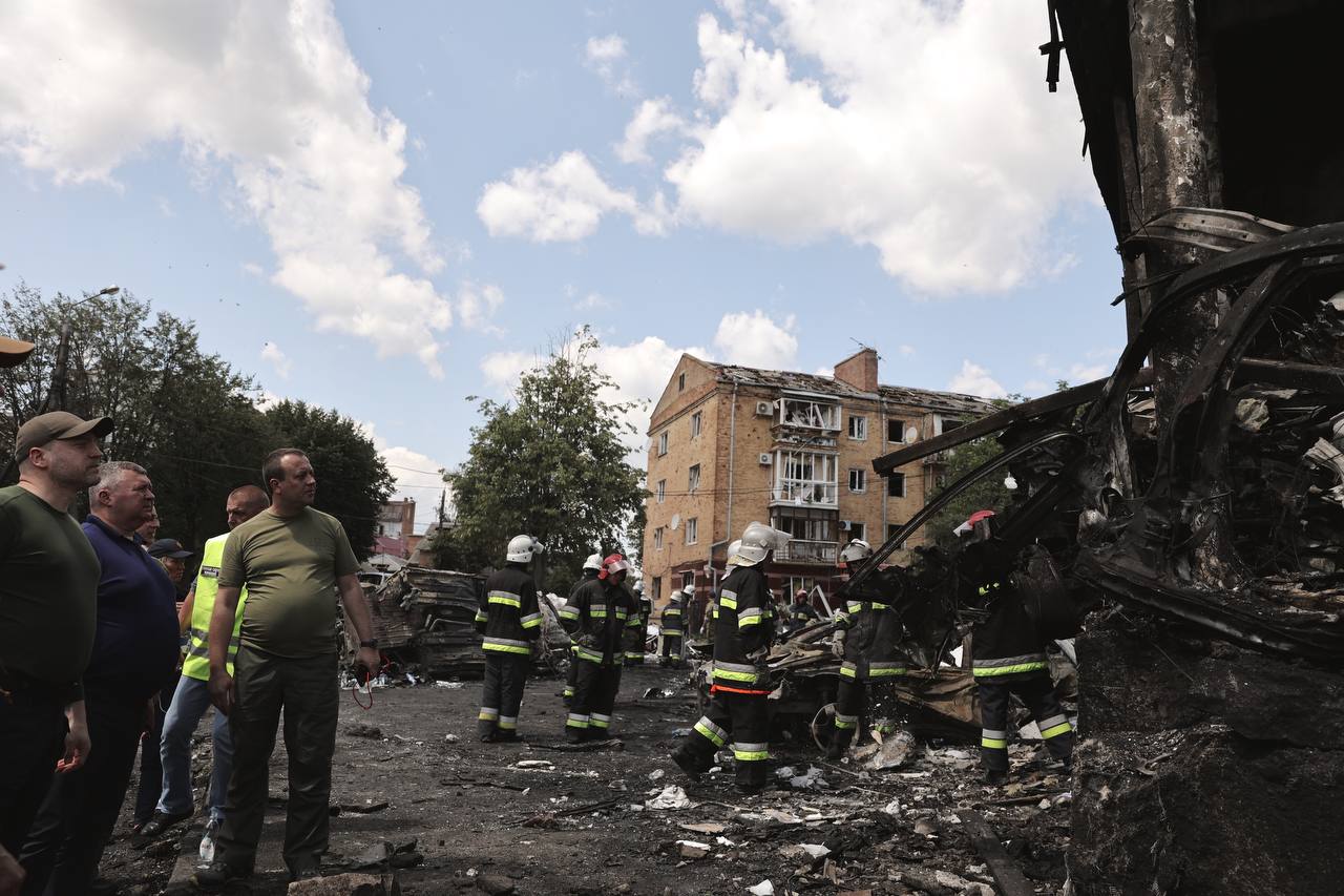 Зображення до:  Обстріл Вінниці: 19 із 23 загиблих вже упізнали