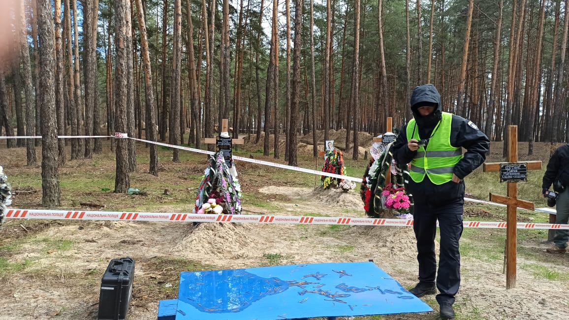 Зображення до:  В Ізюмі ексгумували трьох чоловіків, розстріляних військовими РФ