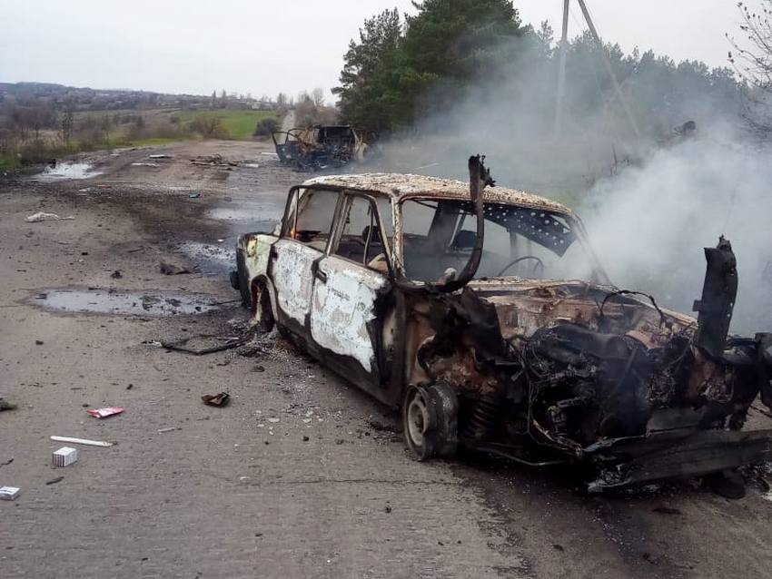 Зображення до:  Під Куп’янськом російський снаряд влучив у цивільне авто, водій поранений