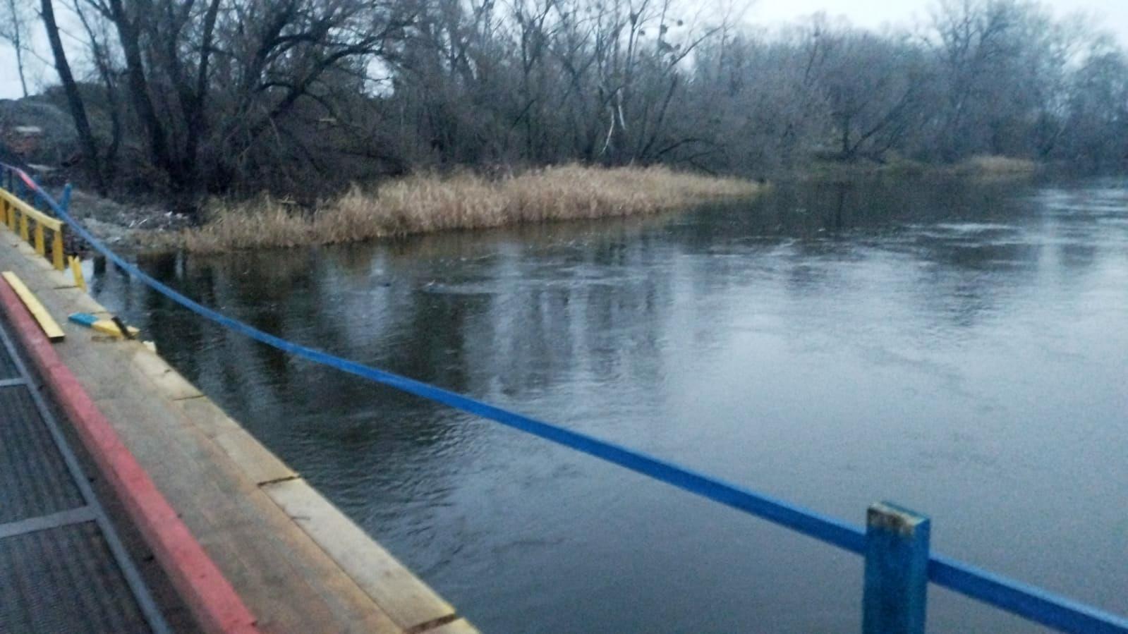 Зображення до:  Авто з’їхало в річку: у ДТП в Ізюмі загинули троє людей