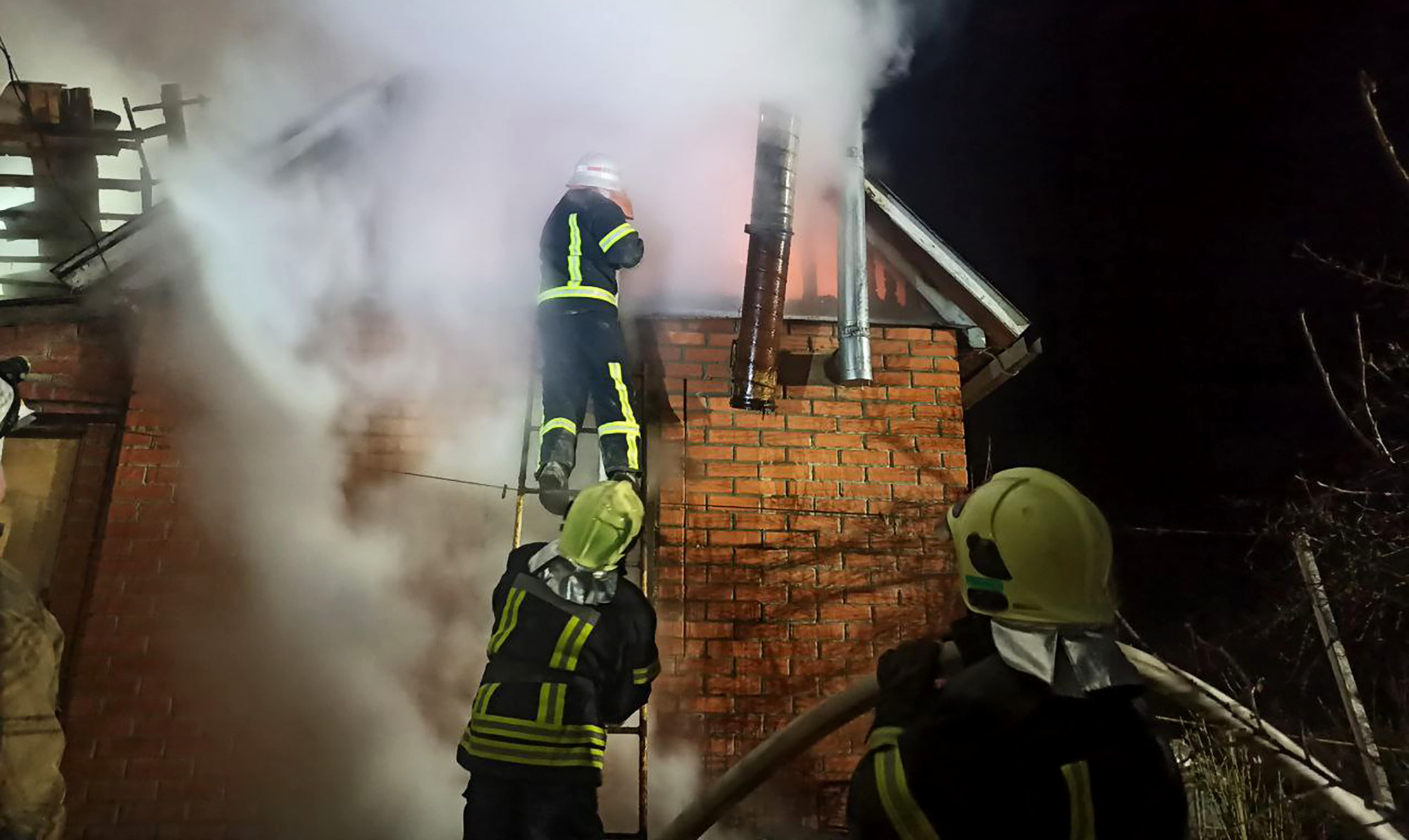 Зображення до:  На Куп’янщині та Ізюмщині від російських обстрілів спалахнули пожежі