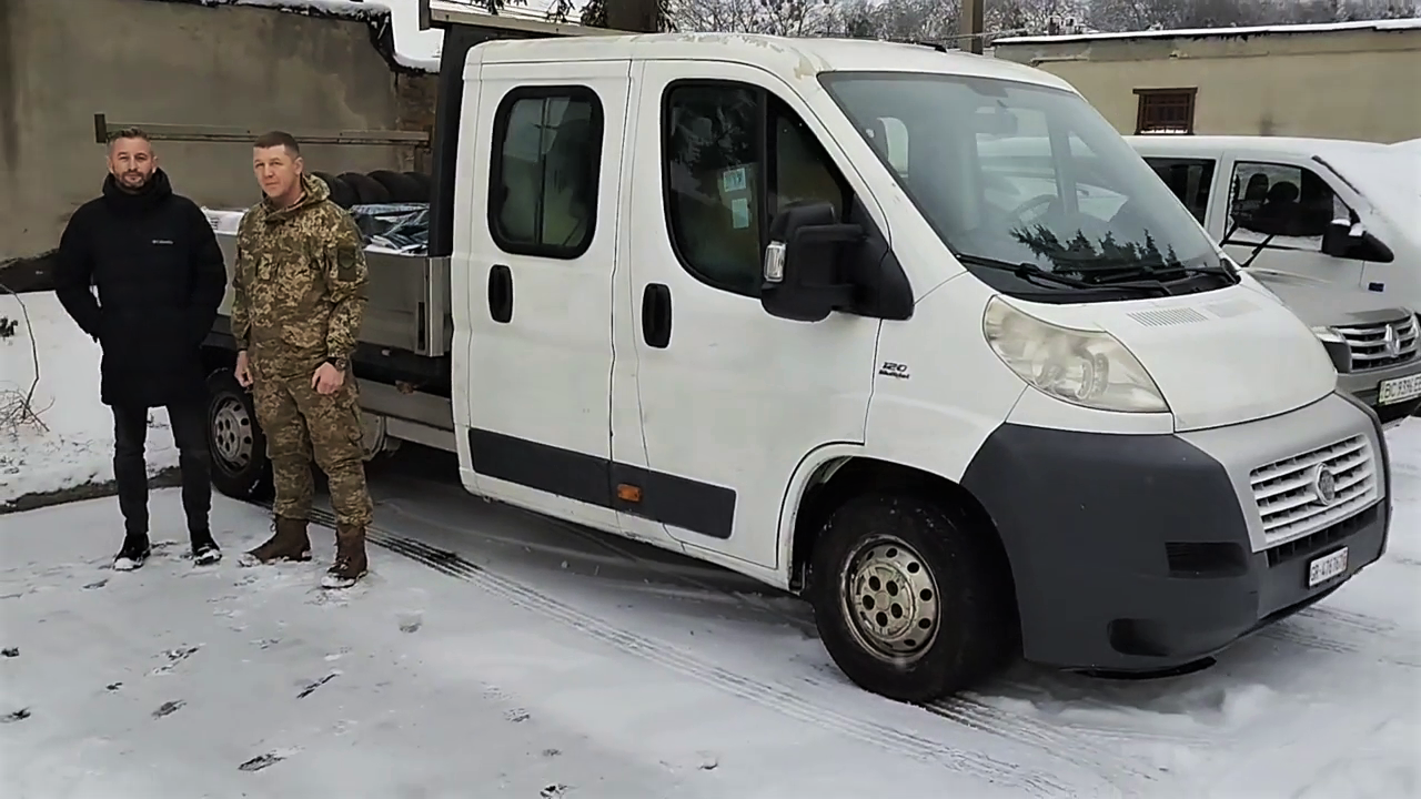 Зображення до:  Збір завершено: Сергій Жадан передав соту машину для ЗСУ