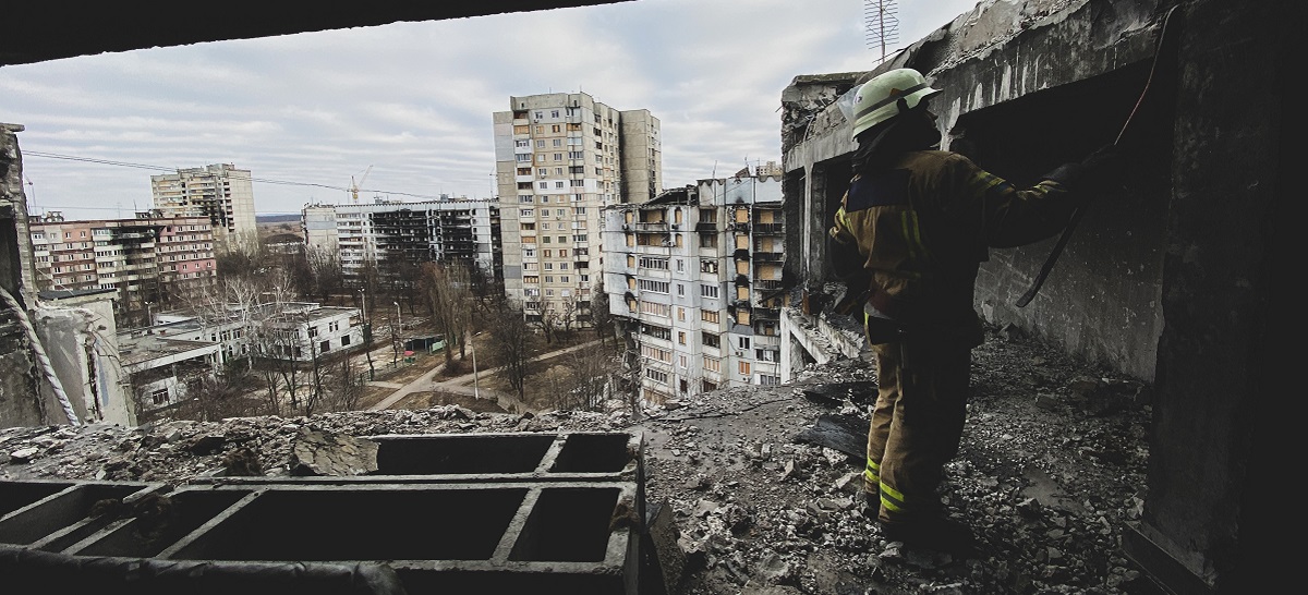 Зображення до:  На Північній Салтівці демонтують зруйновані обстрілами будинки: фото