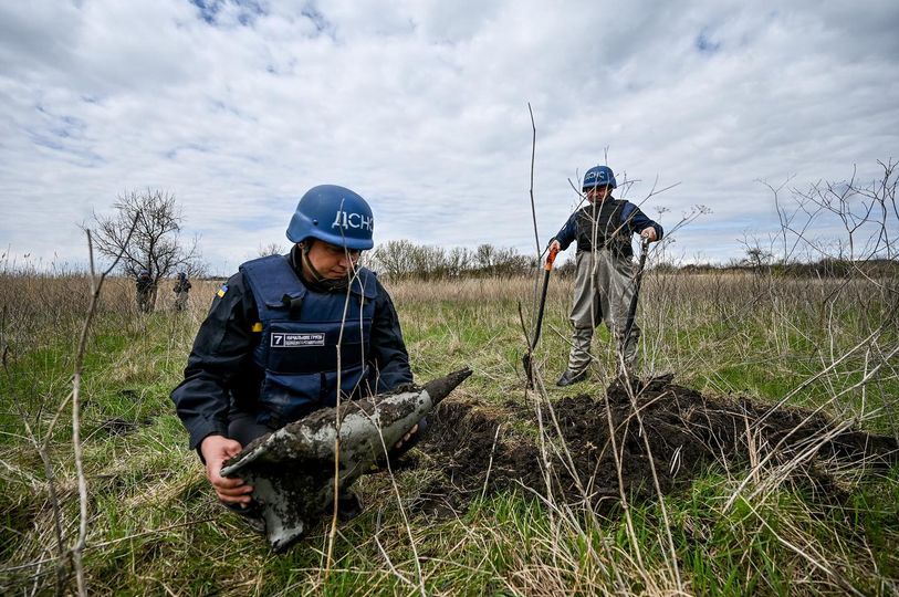 Зображення до:  Біля Барвінкового від вибуху міни загинули чоловік з дитиною