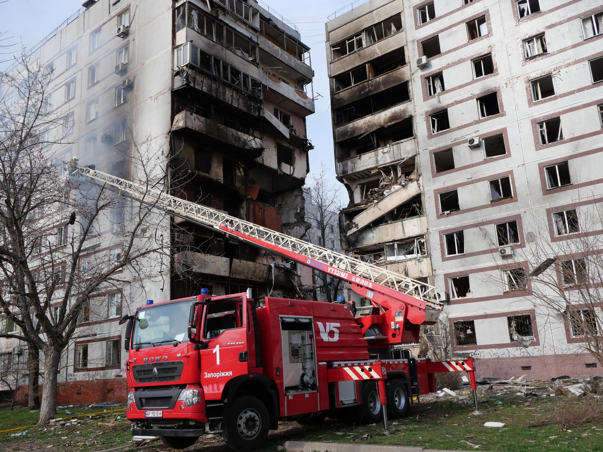 Зображення до:  У Ржищеві та Запоріжжі завершили розбирати завали після повітряних атак рф