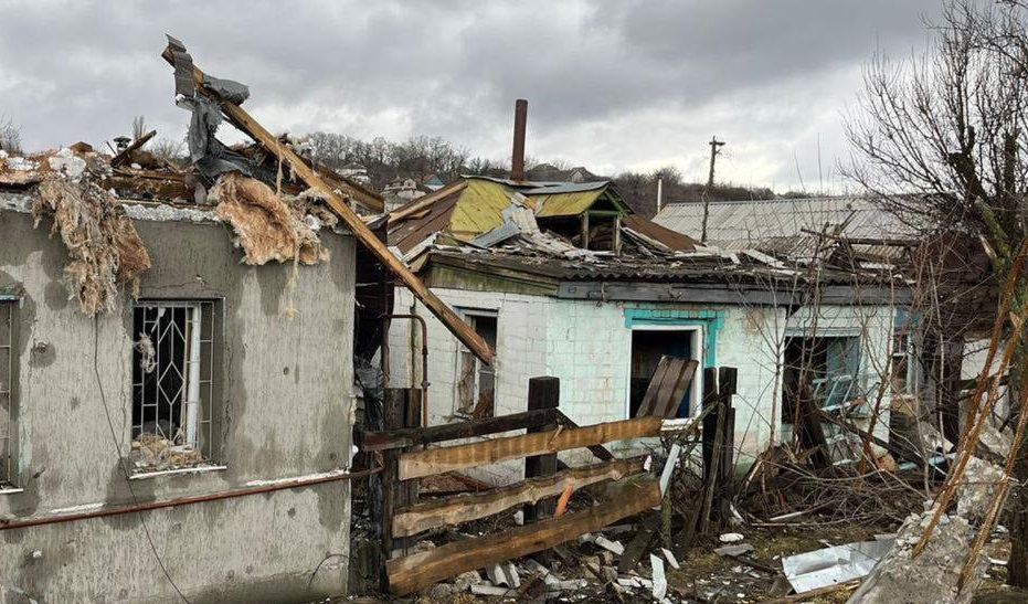 Зображення до:  Двоє людей поранені внаслідок російського обстрілу села Гряниківка на Харківщині