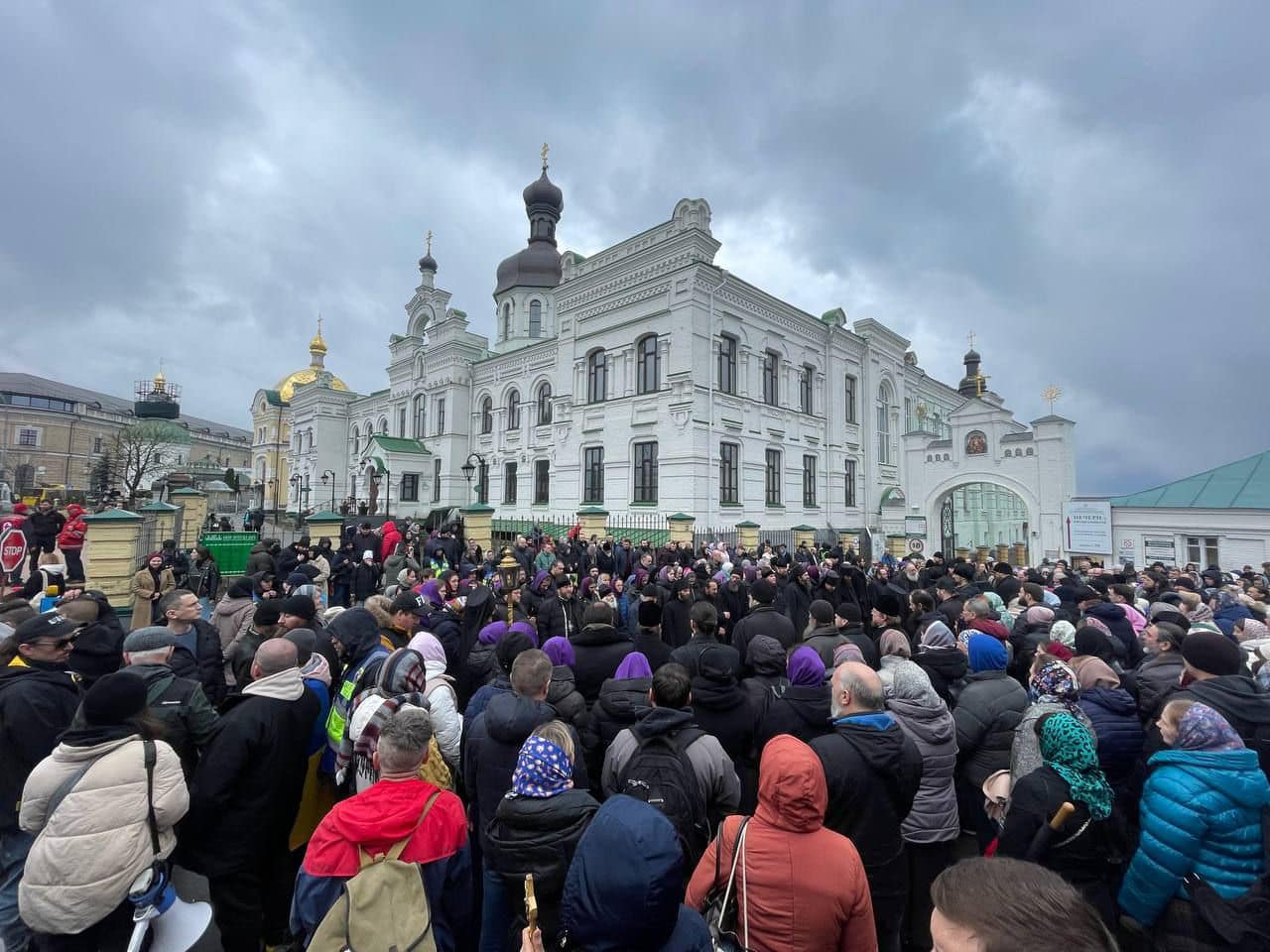 Зображення до:  Митрополит УПЦ МП Павло під домашнім арештом: що відбувається в Лаврі