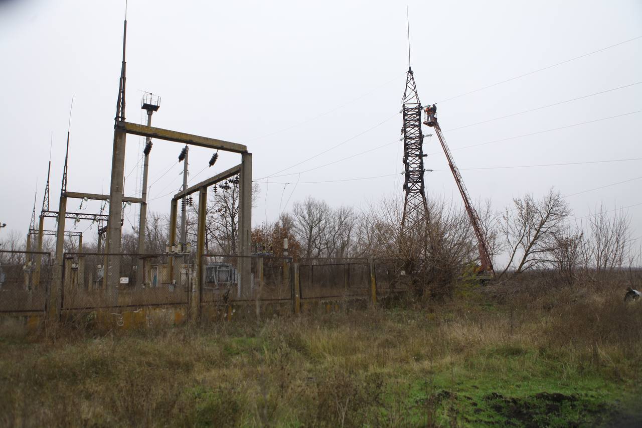 Зображення до:  На Чугуївщині за допомогою дронів відновили електромережу