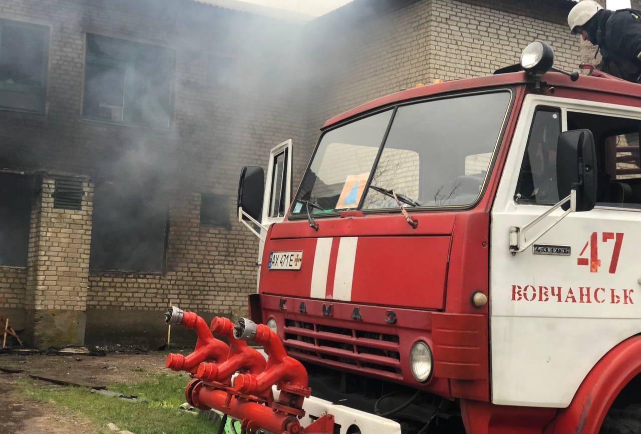 Зображення до:  Під Вовчанськом від російського обстрілу загорівся навчальний заклад