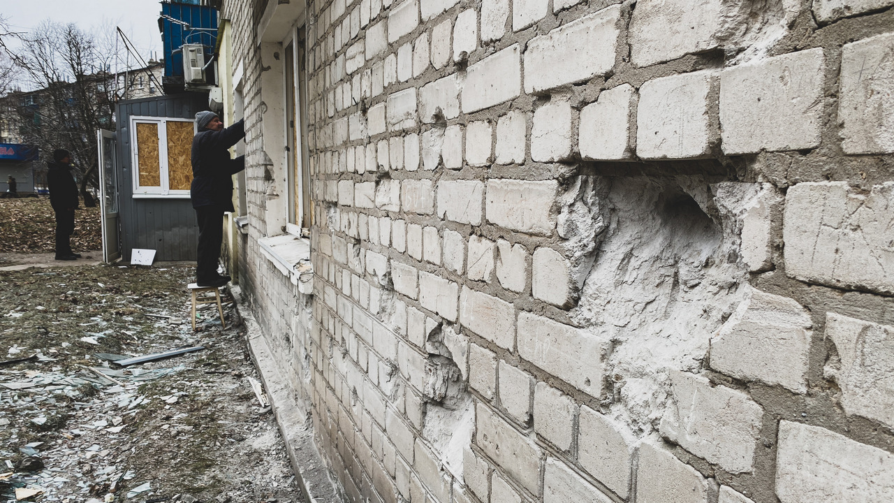 Зображення до:  Обстріли Вовчанська: пошкоджені щонайменше 11 будинків, спалахнули дві пожежі