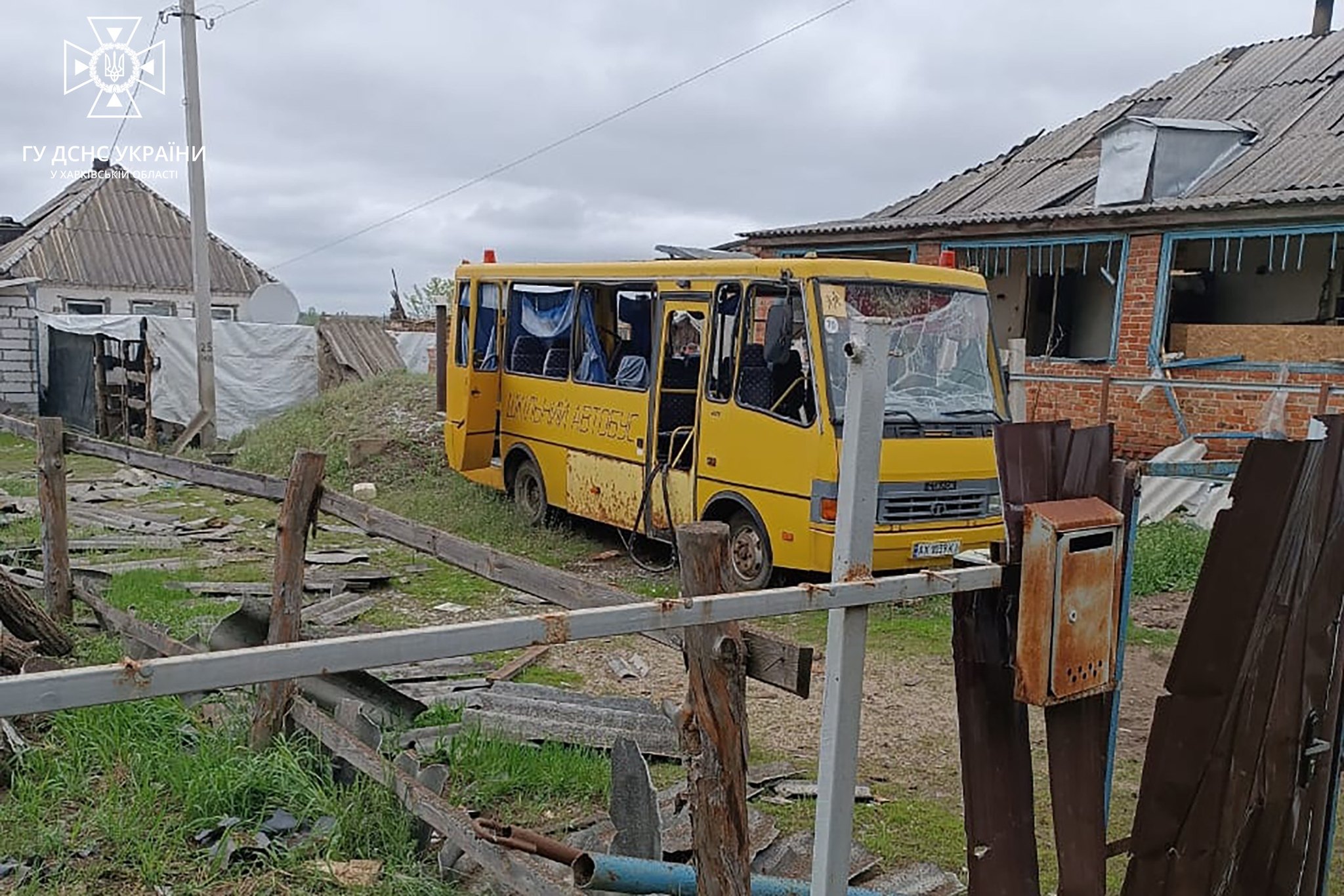 Зображення до:  Обстріли Харківщини 1 травня: є поранені, пошкоджені оселі та авто