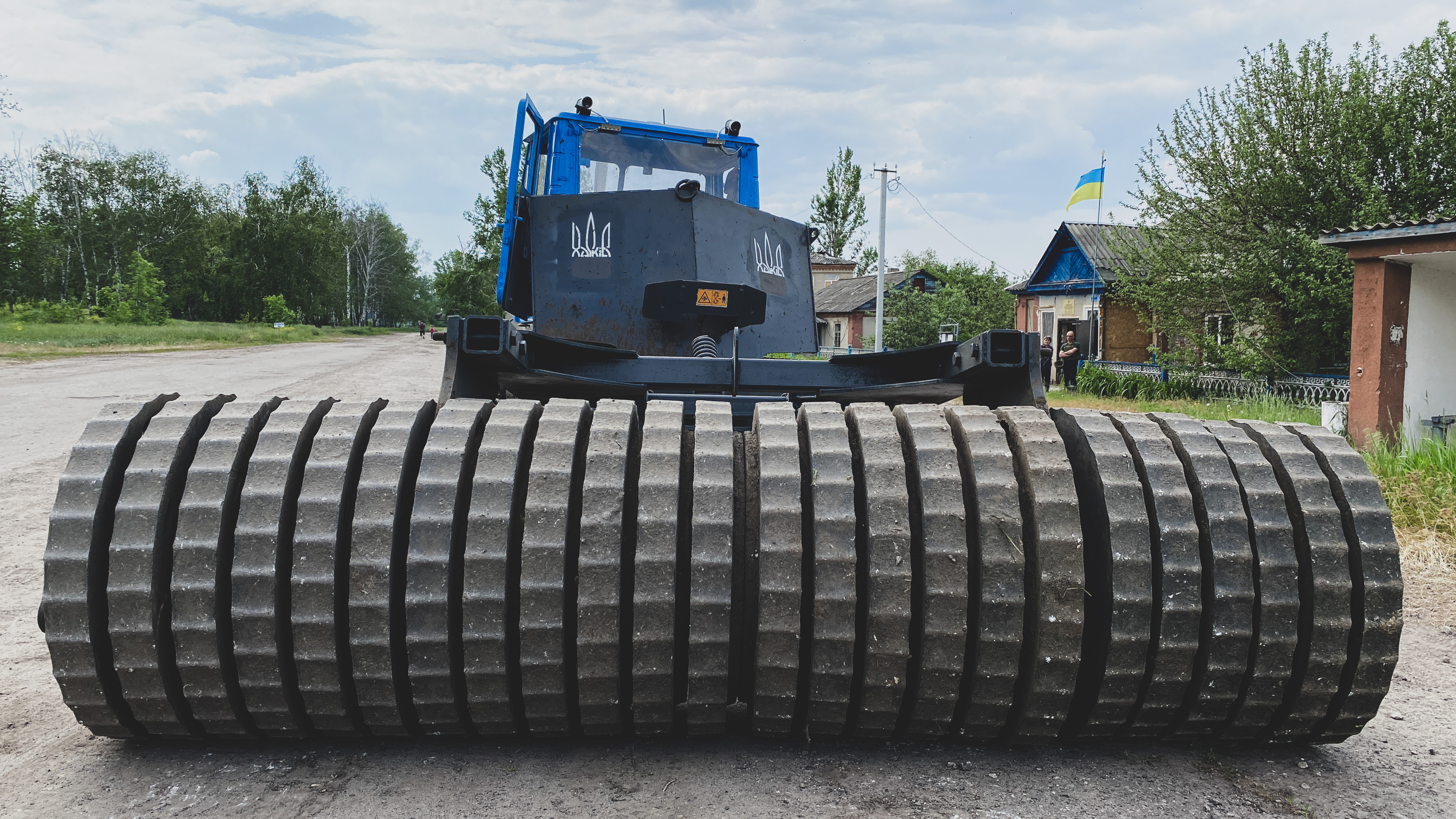 Зображення до:  Харківщину розміновує трактор-безпілотник: фоторепортаж