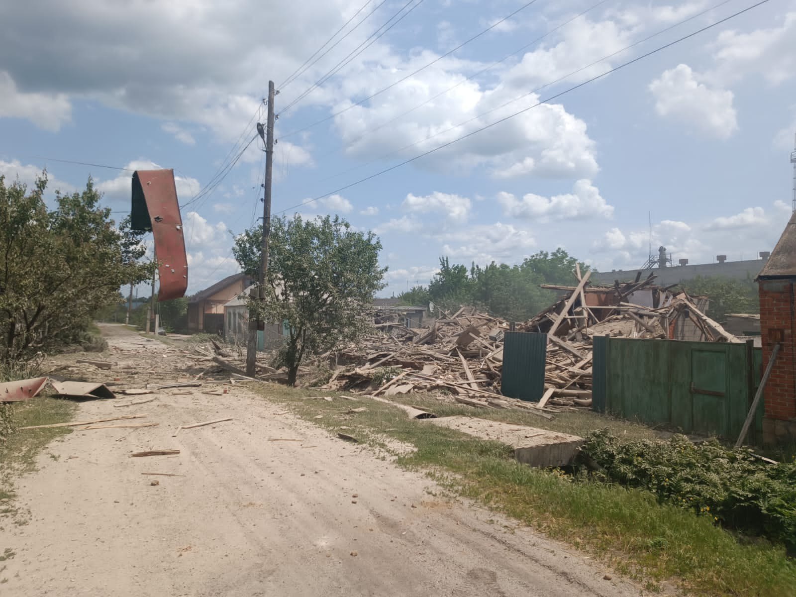 Зображення до:  Вовчанськ під ударами рф: загинув чоловік, спалахнули пожежі