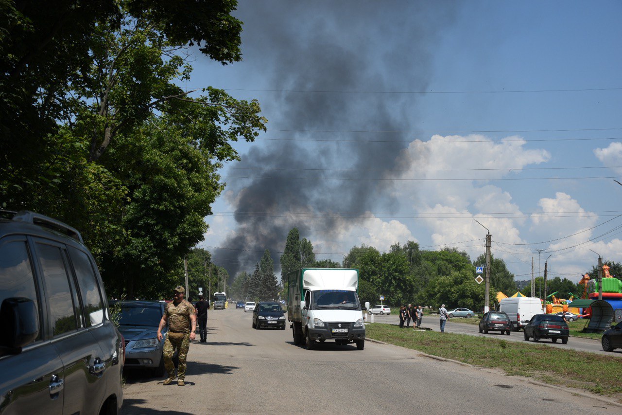 Зображення до:  росія завдала удару по Первомайському під час прощання з військовим