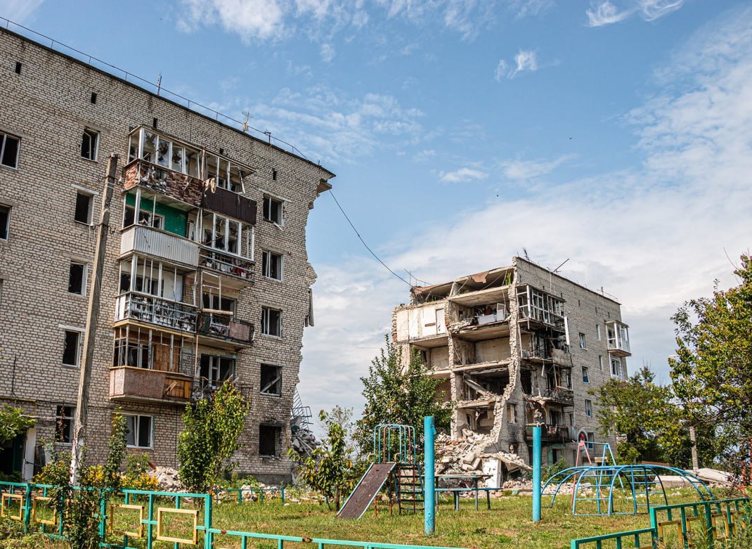 Зображення до:  ДСНС поновила пошуки загиблих у зруйнованих п’ятиповерхівках в Ізюмі