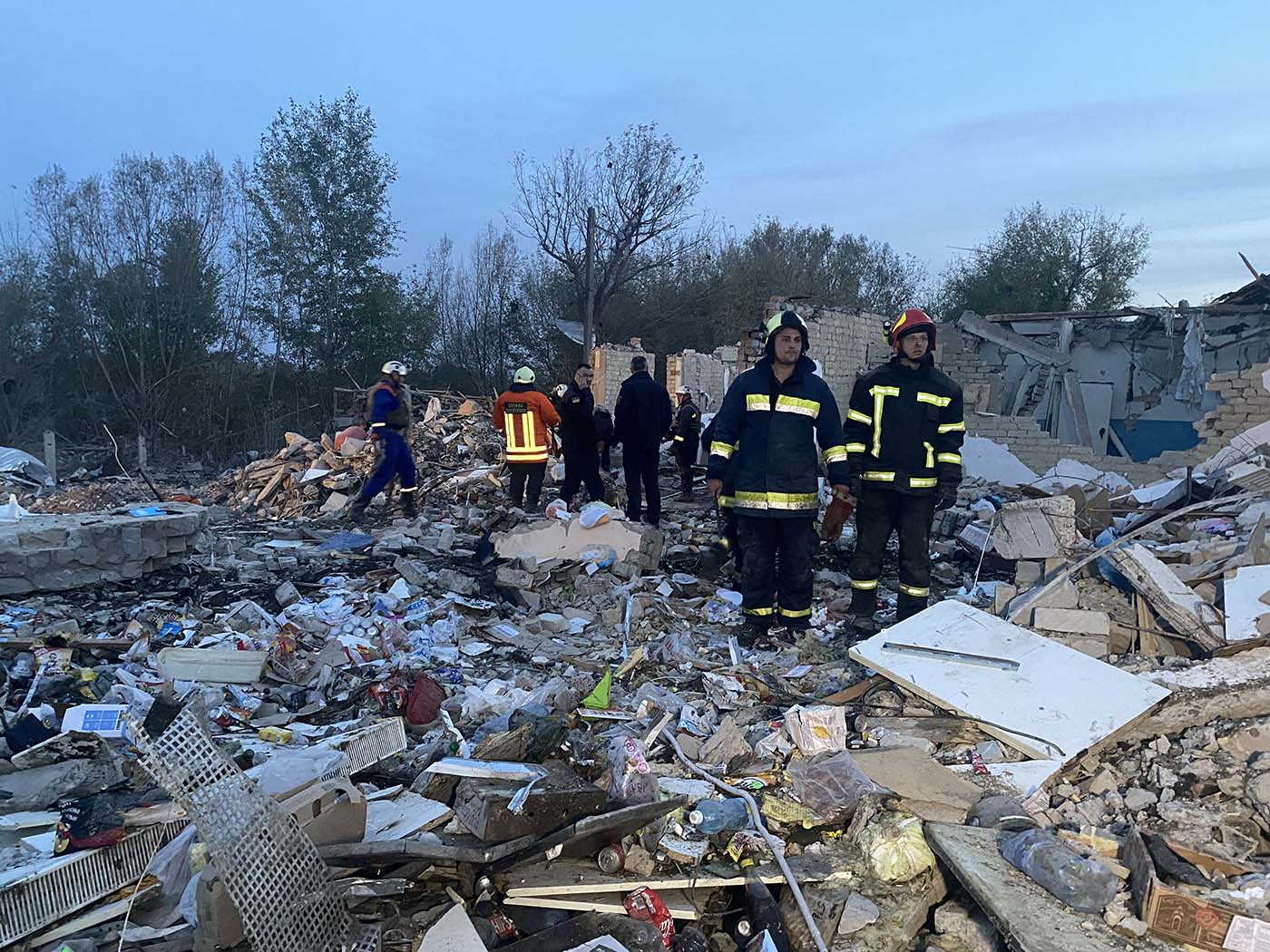 Зображення до:  На Харківщині оголосили триденну жалобу за загиблими у селі Гроза: фото