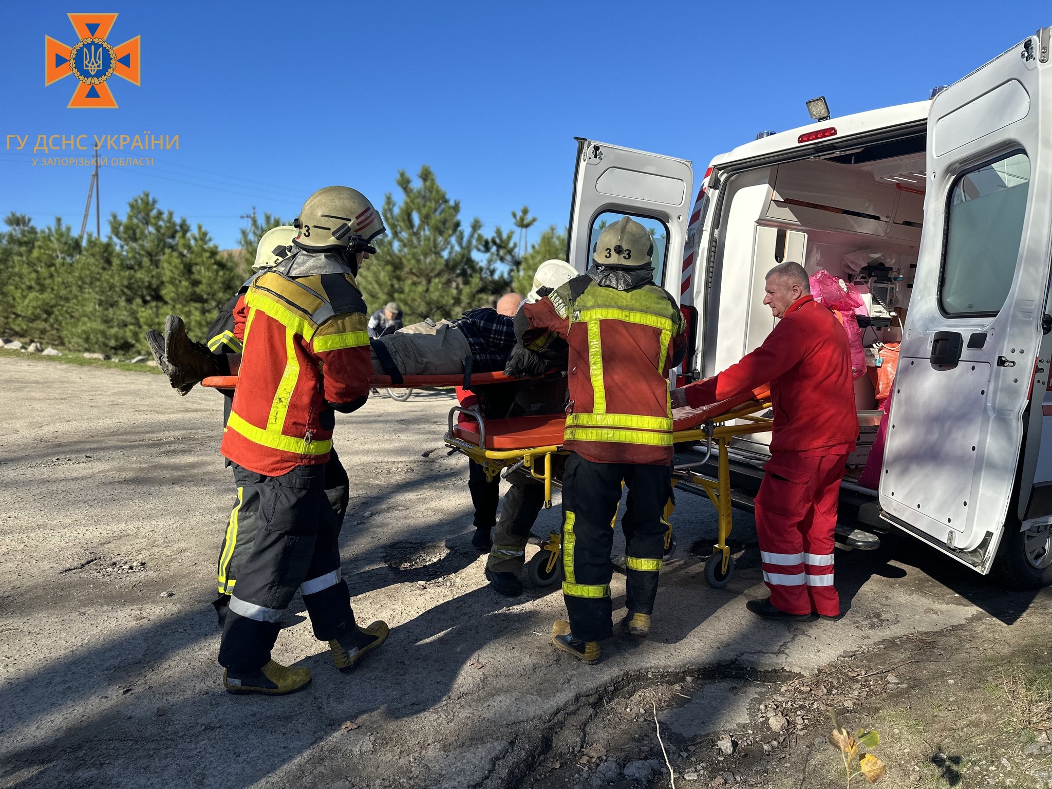 Зображення до:  Двоє рятувальників загинули внаслідок повторного удару на Запоріжжі