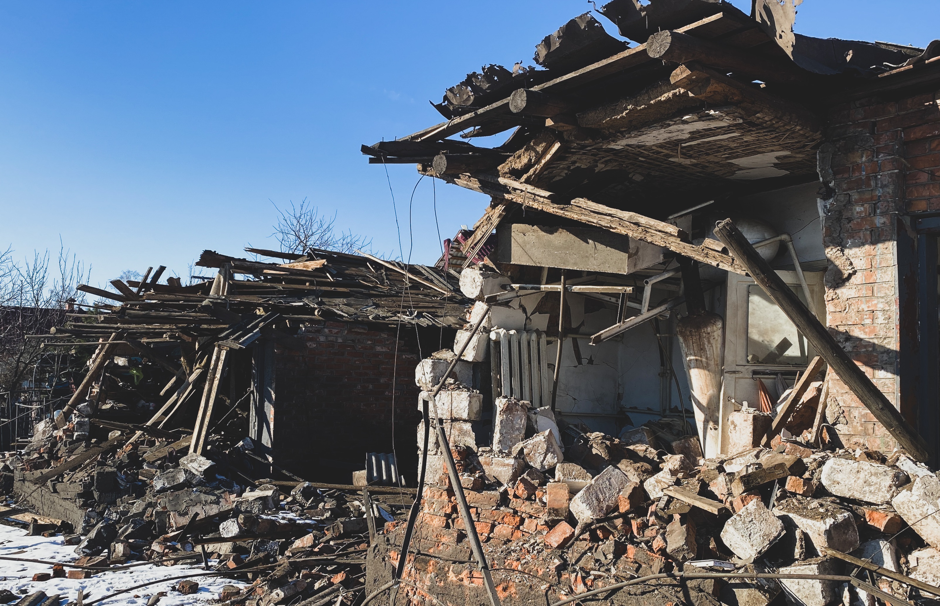 Зображення до:  Російський обстріл пошкодив насосну станцію у Вовчанську