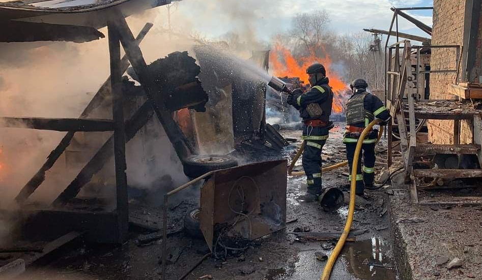 Зображення до:  У Вовчанську внаслідок російського обстрілу спалахнула пожежа: фото