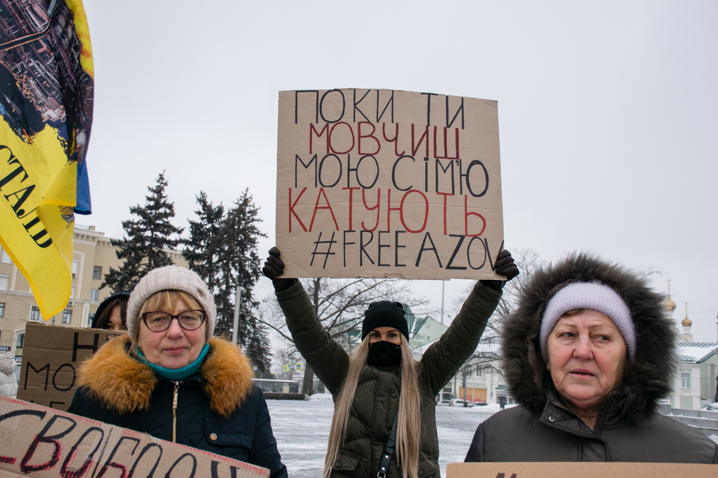 Зображення до:  «Свободу захисникам Маріуполя»: у центрі Харкова мітингували рідні полонених — фото