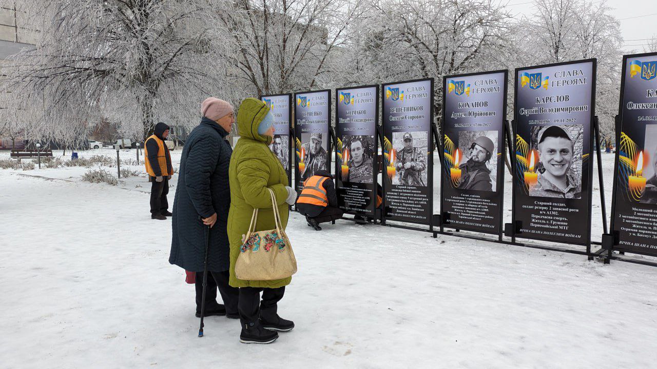 Зображення до:  У Первомайському відкрили Алею Слави: фото