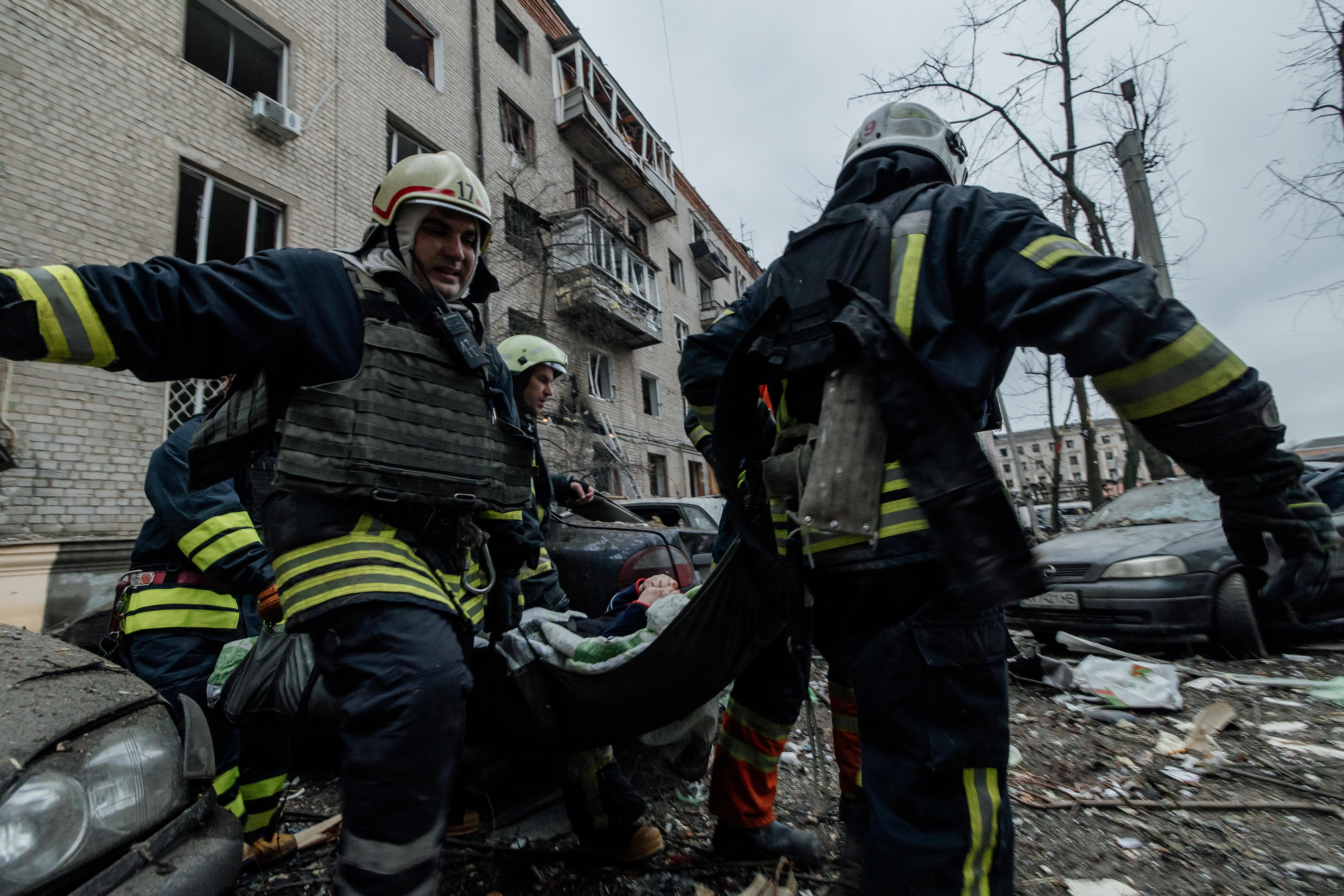 Зображення до:  Допомога з житлом та речами: після обстрілу Харкова працює приймальня