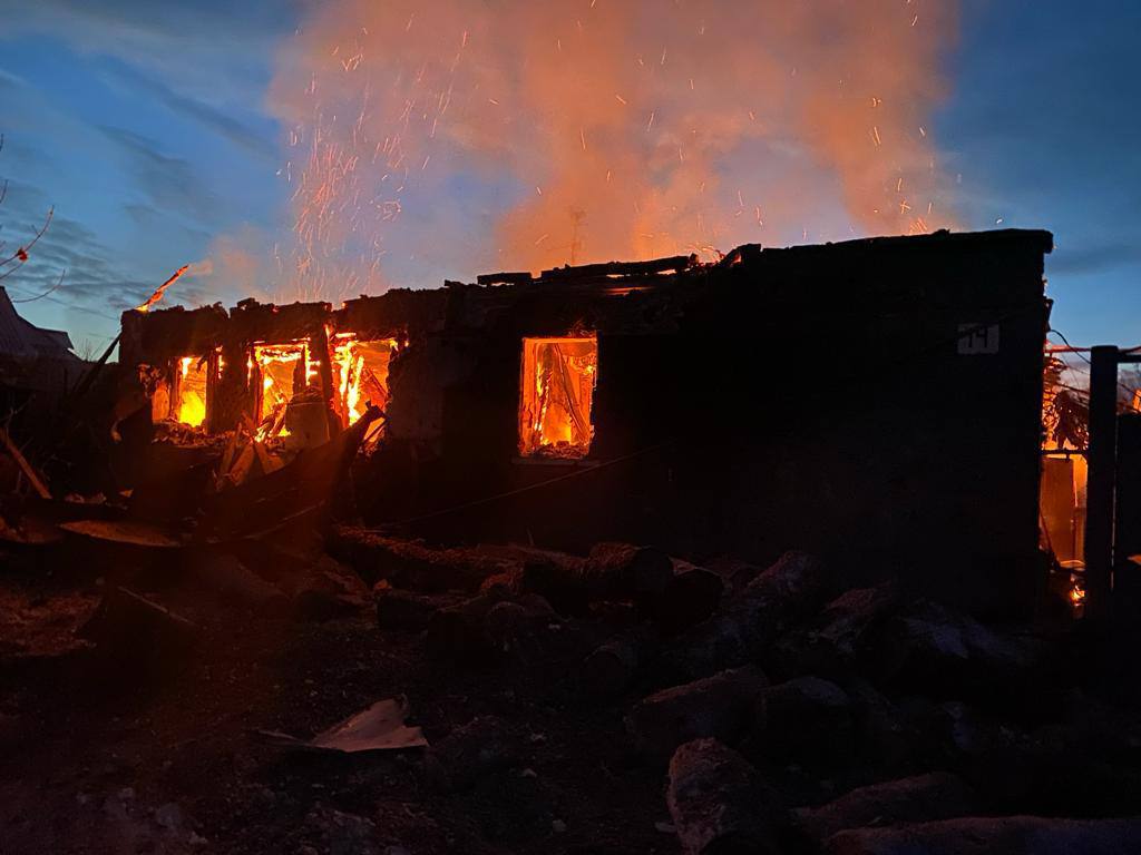 Зображення до:  Російська армія вдарила авіабомбою по Вовчанську