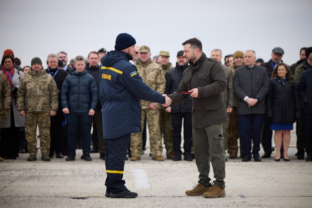 Зображення до:  Зеленський нагородив орденом сапера з Харківщини Овчарука