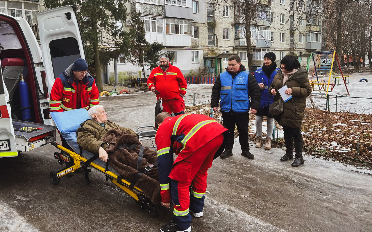 Article Як харківські волонтери проводять медичну евакуацію з прифронтових районів: фото