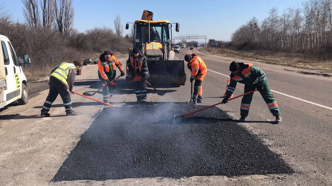 Зображення до:  Дороги Харківщини: Служба відновлення назвала пріоритетні напрямки ремонту