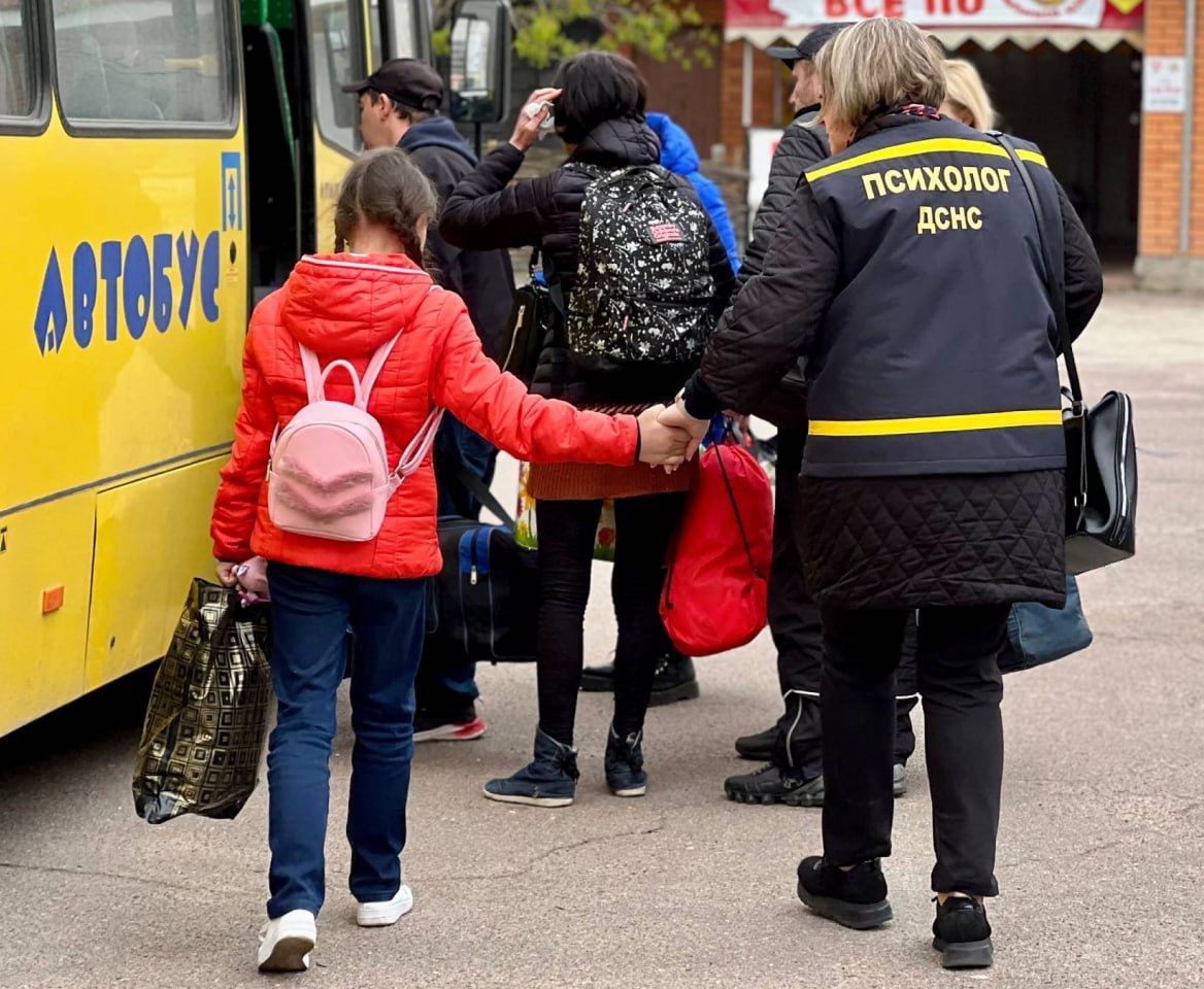 Зображення до посту: Жителів Борівської громади закликають евакуювати дітей