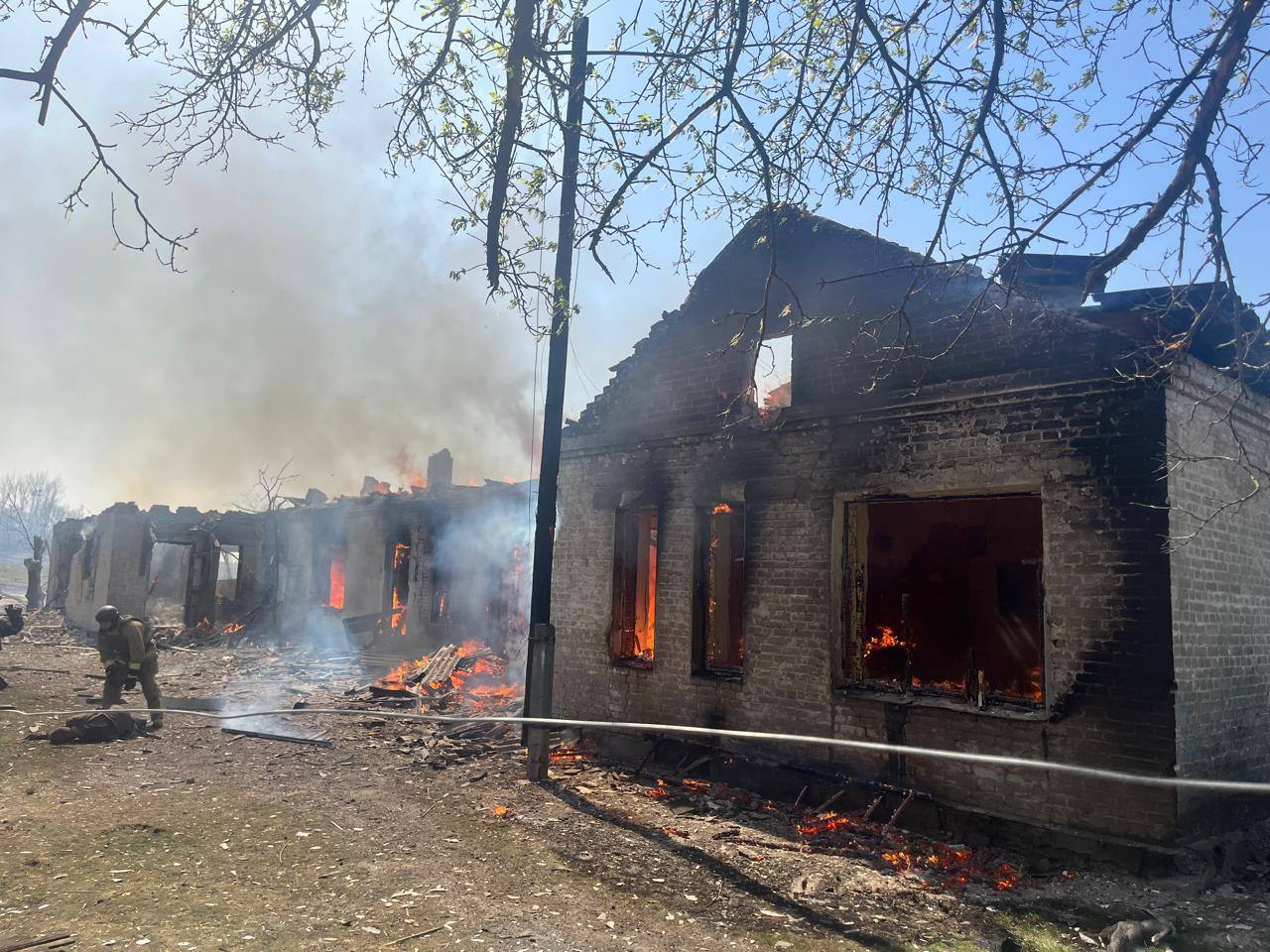 Зображення до:  Двоє людей поранені від удару по Куп’янську, у Боровій вкотре атакували будинок культури