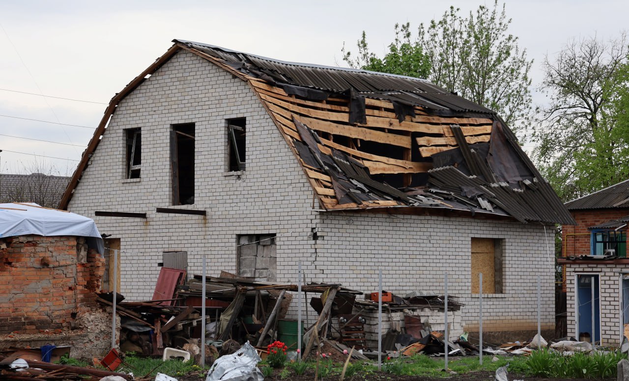 Зображення до:  У Козачій Лопані від обстрілів пошкоджені 90% будинків і об’єктів інфраструктури: фото