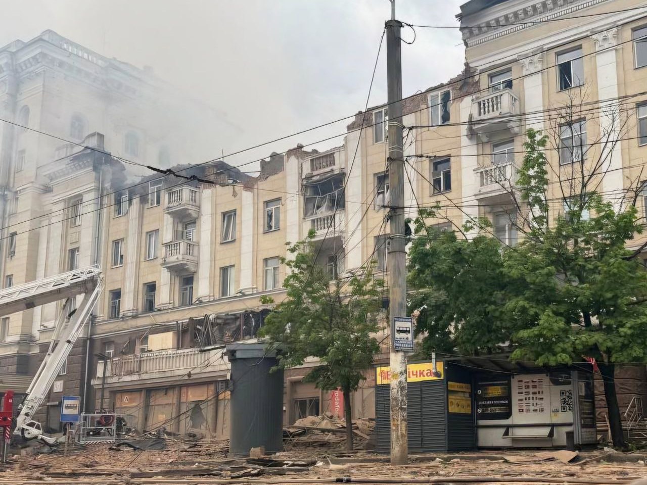 Зображення до:  Ракетний удар по Дніпропетровщині: є загиблі та поранені, пошкоджені залізничні об’єкти