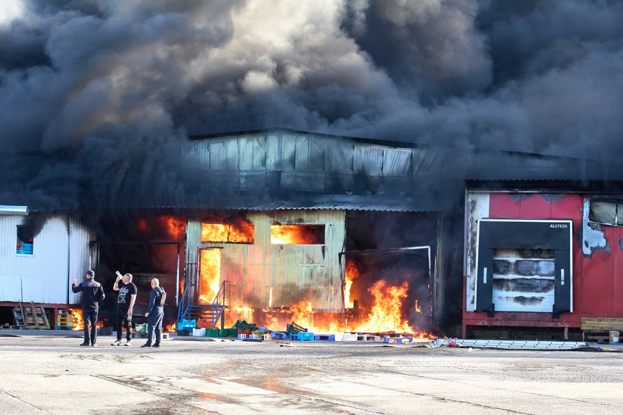 Зображення до посту: Після обстрілу підприємства в Індустріальному районі Харкова у лікарні залишаються четверо поранених