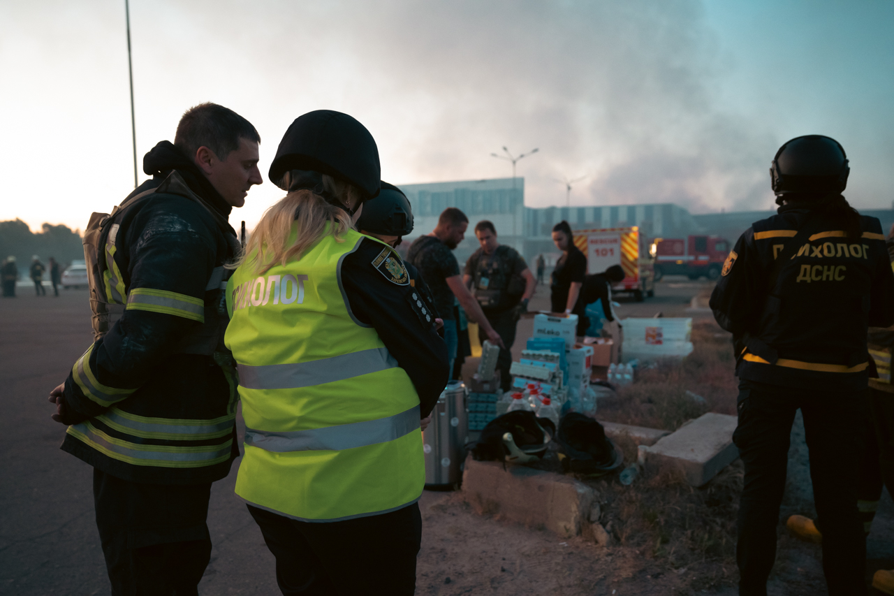 Зображення до:  Поліція ідентифікувала 10 загиблих внаслідок удару по «Епіцентру»