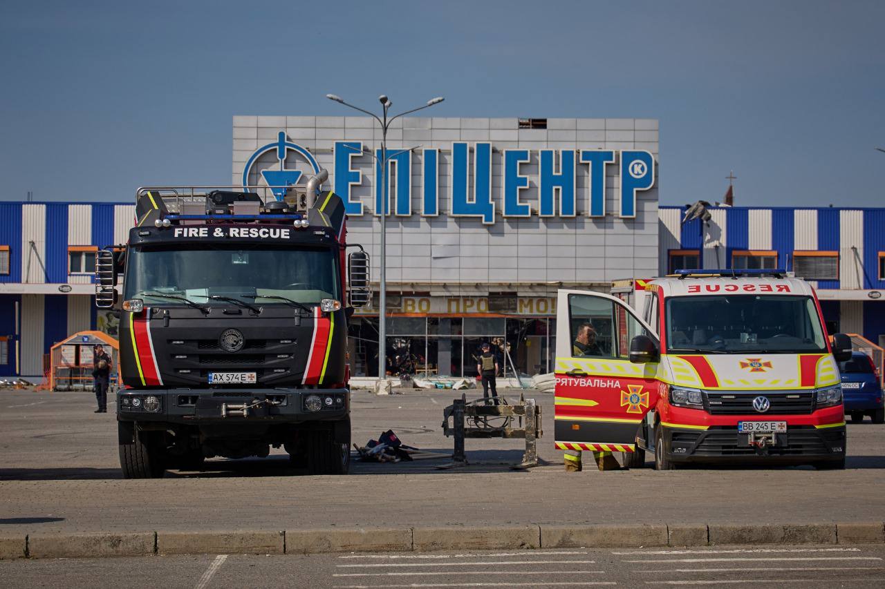 Зображення до посту: «Просіюємо ґрунт»: начальник поліції Харківщини розповів, як триває ідентифікація загиблих в «Епіцентрі»