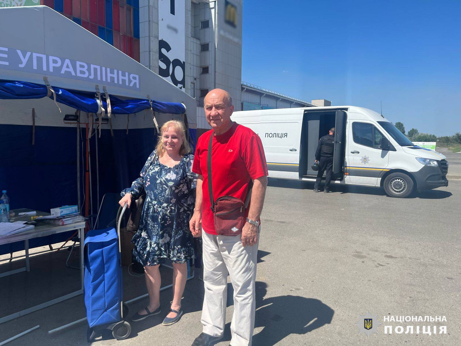 Зображення до:  Уціліли під час удару: двоє харків’ян розповіли поліції, як вижили під час обстрілу «Епіцентру»