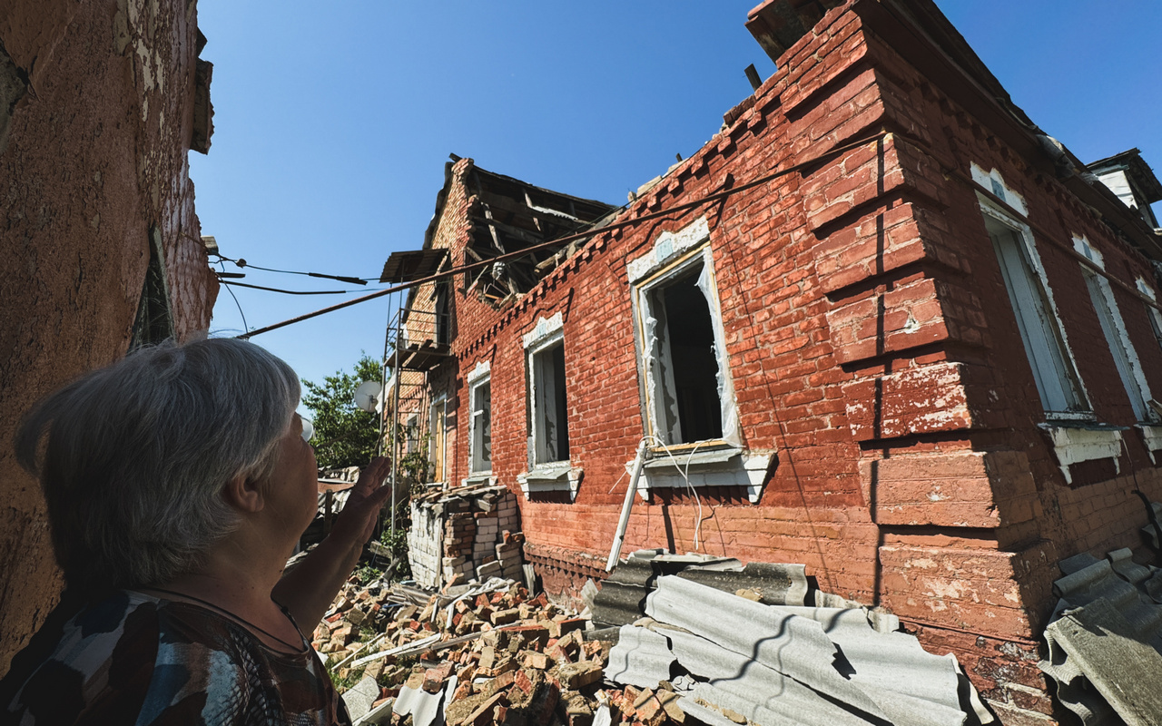 Зображення до посту: Наслідки авіаудару по Слатиному: фото