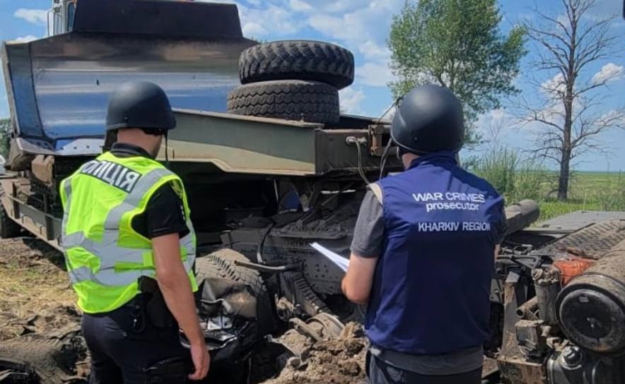 Зображення до посту: У Чугуївському районі вантажівка підірвалася на міні: фото