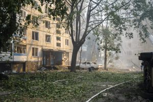 Зображення до посту: Удар по 12-поверхівці у Харкові: одна людина вважається зниклою безвісти