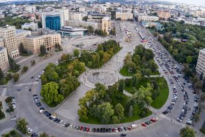 Зображення до посту: Фонд Фостера оголосив конкурс проєктів з відбудови Харківської ОДА та площі Свободи