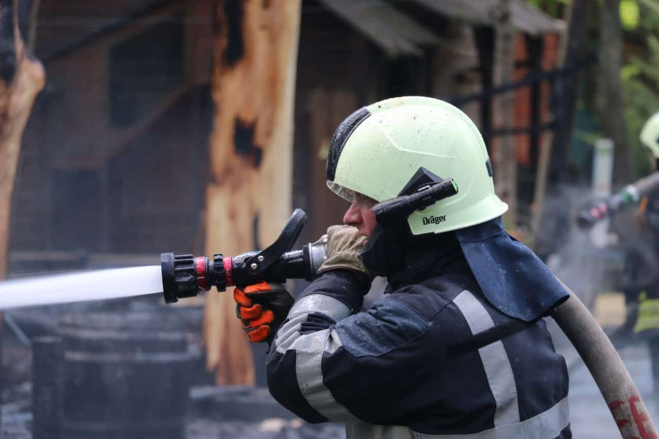 Зображення до:  Російська армія обстріляла Куп’янськ, спалахнув Будинок культури