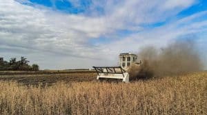 Зображення до посту: Самохідна машина MV 370 Platform «перемелює» міни на полях у Граковому: фото, відео 