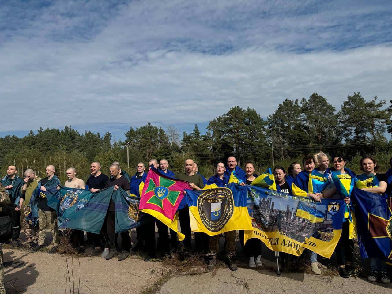 Зображення до:  З російського полону звільнили 49 українців: повернулися Леніє Умєрова та Віктор Івчук