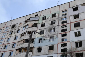 Зображення до посту: До пошкодженого від авіаудару 24 вересня будинку на Північній Салтівці знову подали воду